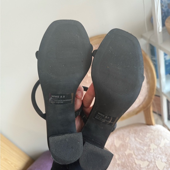 DV by Dolce Vita Women's Halsty Black Croc Double Strap Heeled Sandals - Picture 6 of 6